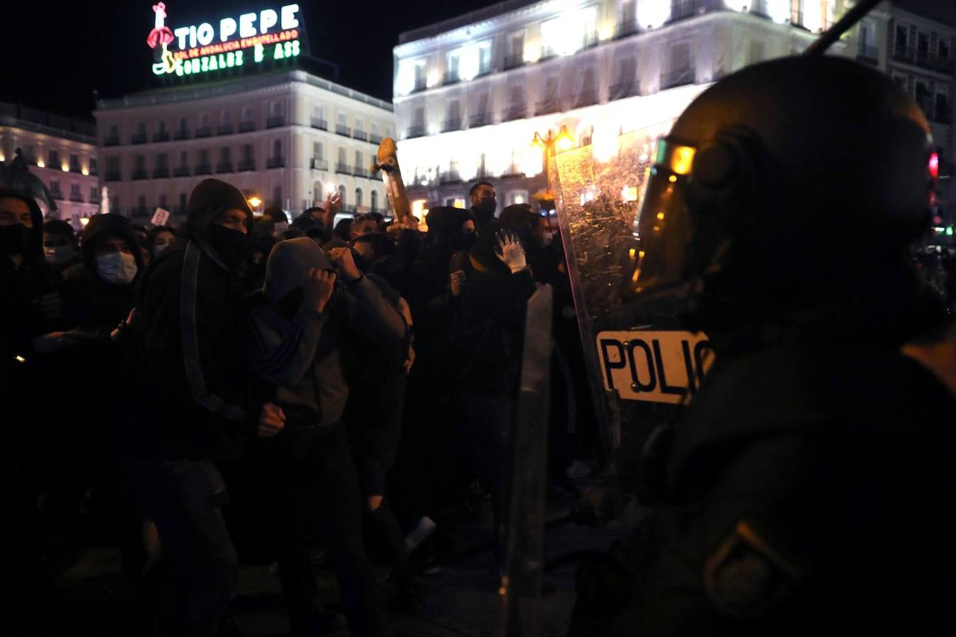 En imágenes: Los disturbios provocados por los manifestantes que protestaban por en encarcelamiento de Pablo Hasel