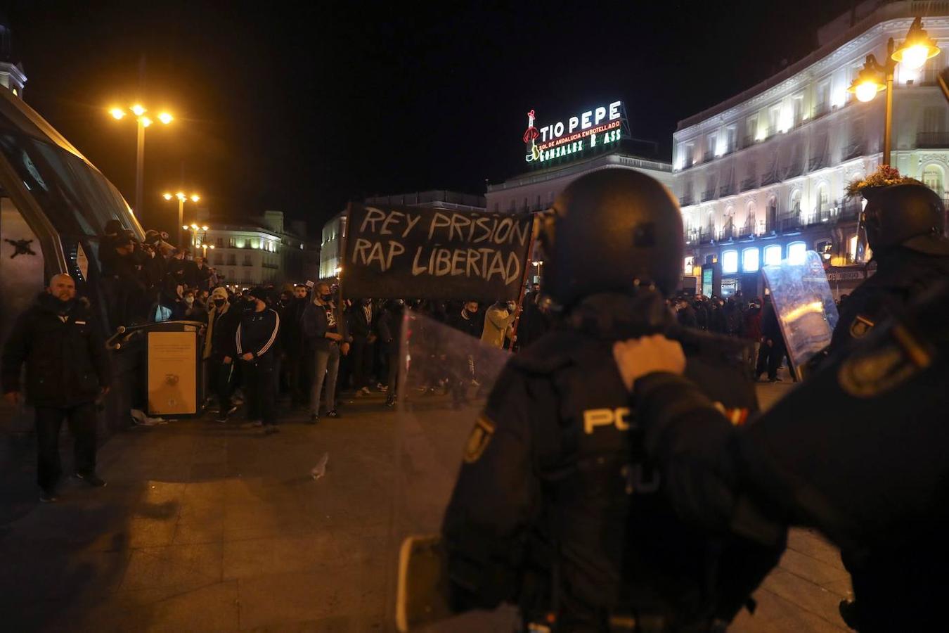 En imágenes: Los disturbios provocados por los manifestantes que protestaban por en encarcelamiento de Pablo Hasel