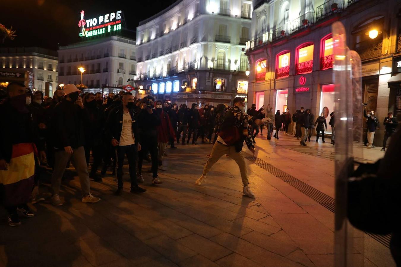 En imágenes: Los disturbios provocados por los manifestantes que protestaban por en encarcelamiento de Pablo Hasel