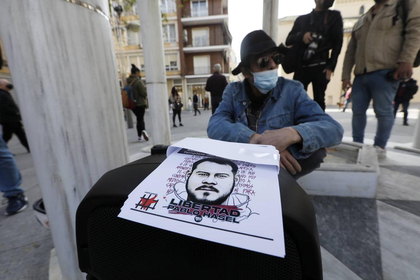 La concentración por la libertad del rapero Pablo Hasel en el Bulevar, en imágenes