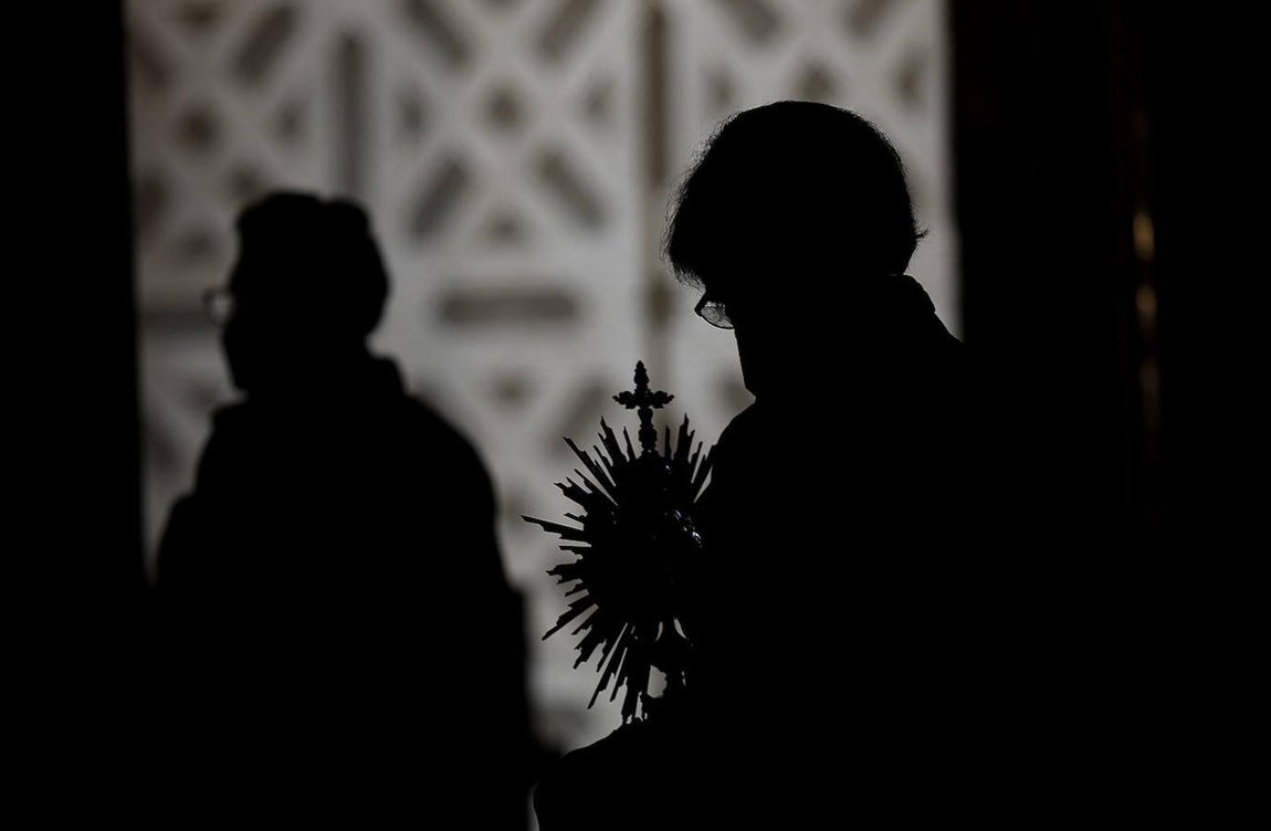 El Vía Crucis de las cofradías de Córdoba, en imágenes