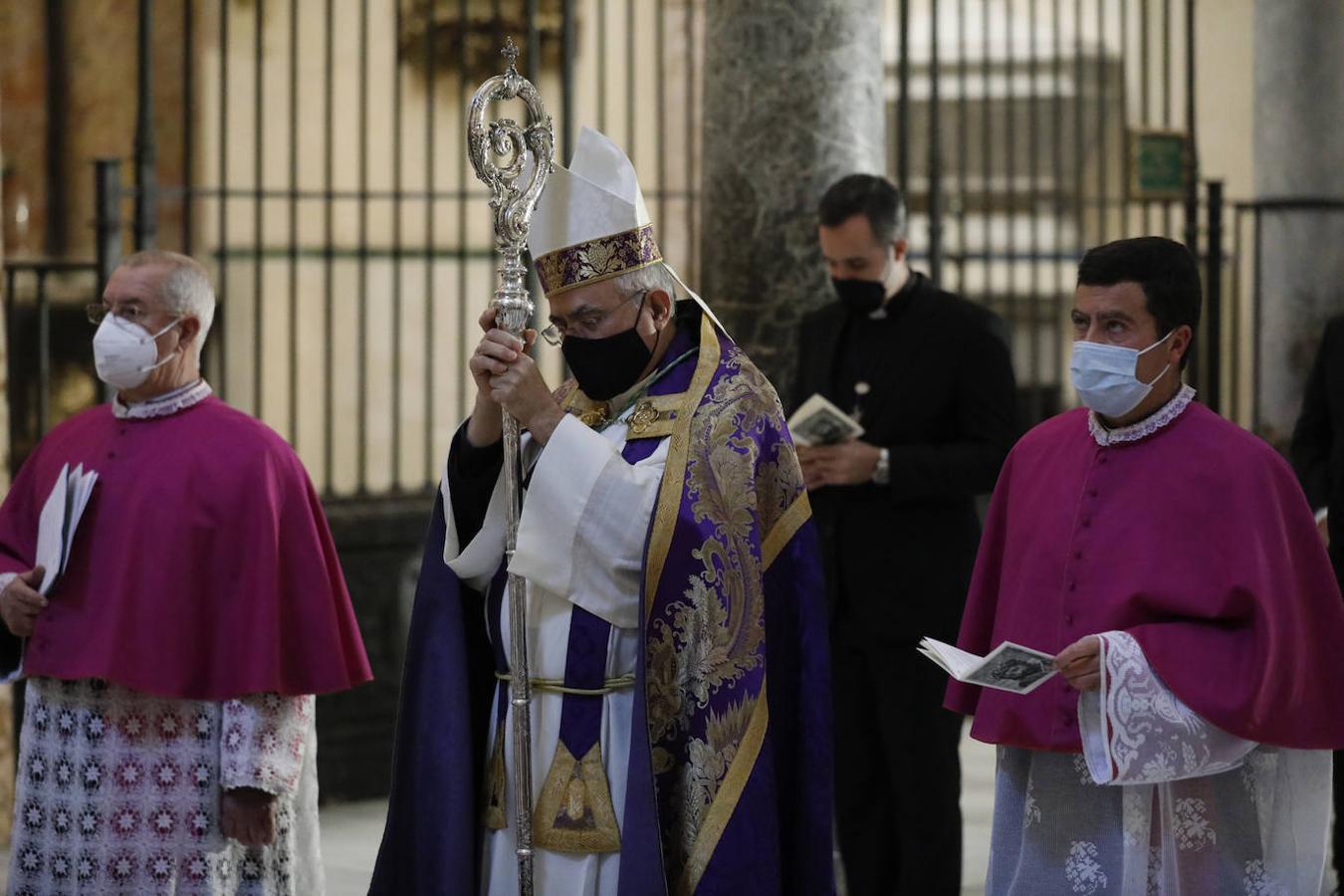 El Vía Crucis de las cofradías de Córdoba, en imágenes