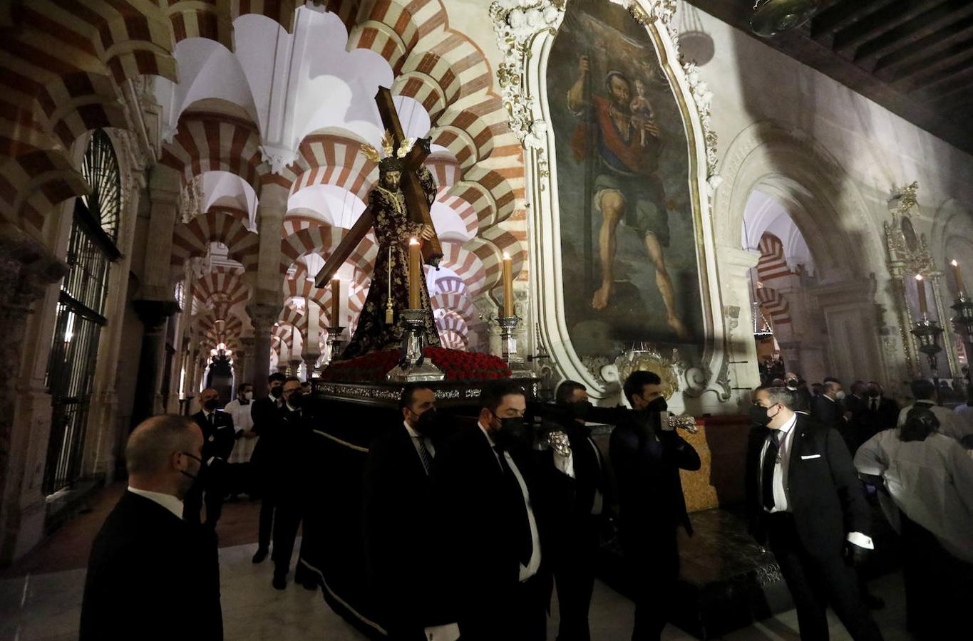 El Vía Crucis de las cofradías de Córdoba, en imágenes