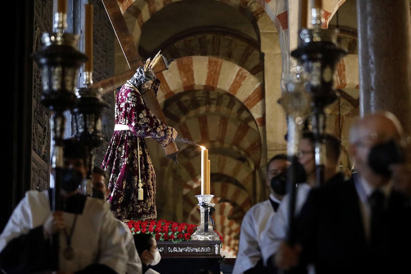 El Vía Crucis de las cofradías de Córdoba, en imágenes