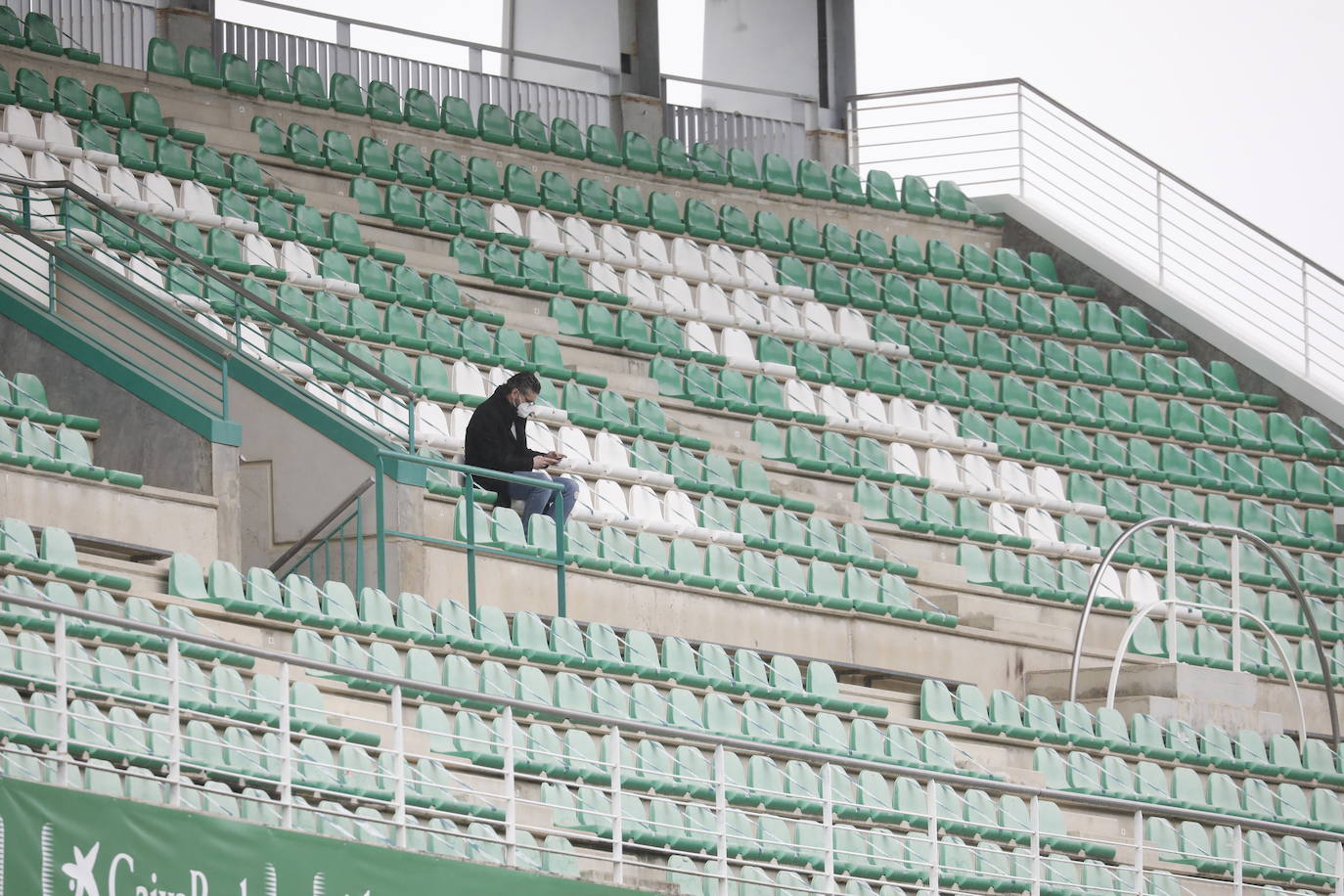 La otra cara del Córdoba CF - Linares, en imágenes