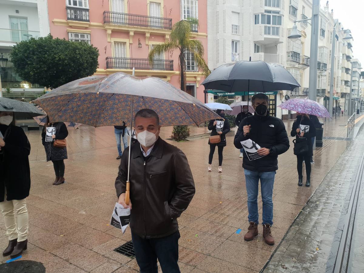 FOTOS: Manifestación en San Fernando ante la falta de ayudas directas a los empresarios locales