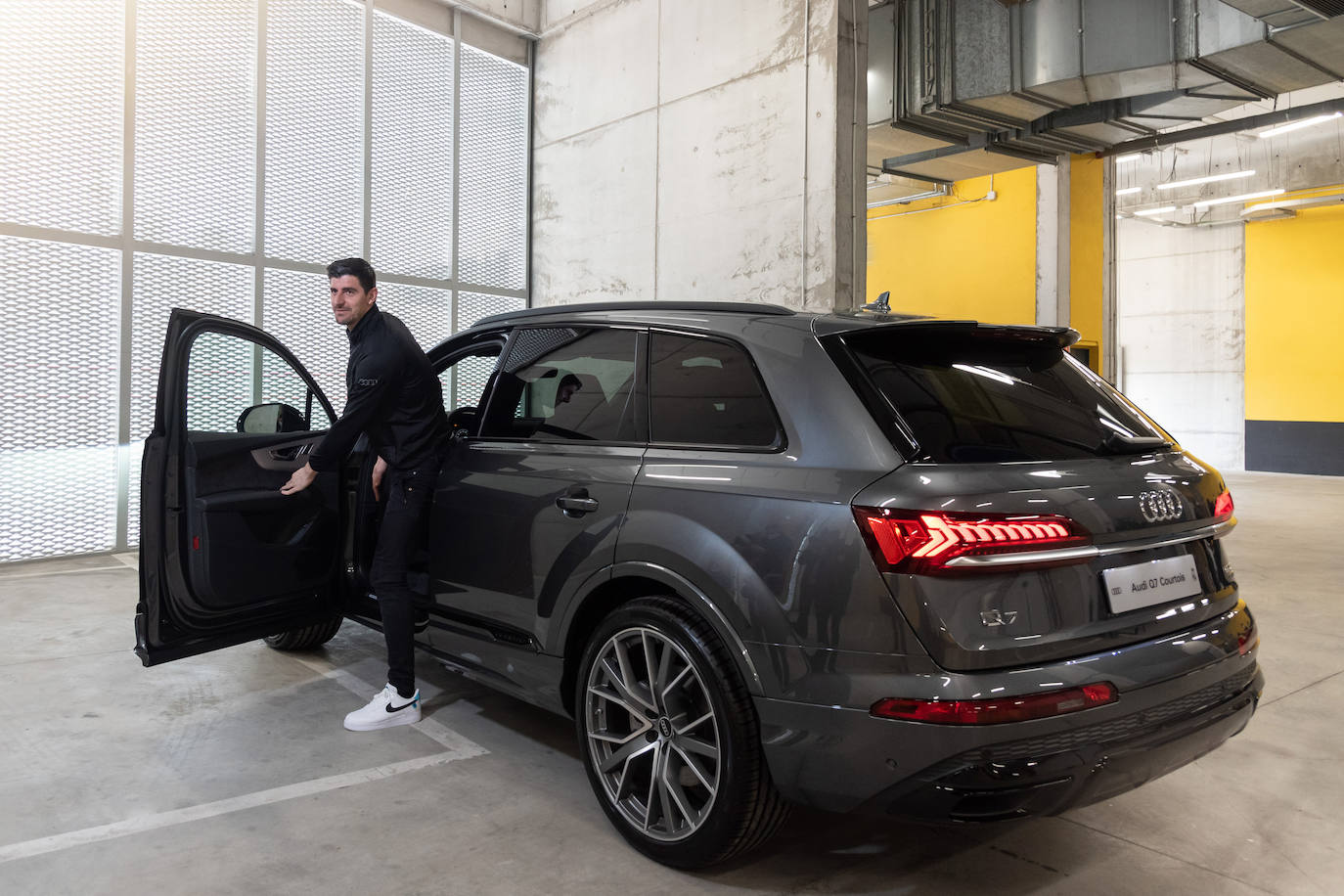 Galería: derroche de CV en los nuevos &#039;coches oficiales&#039; del Real Madrid