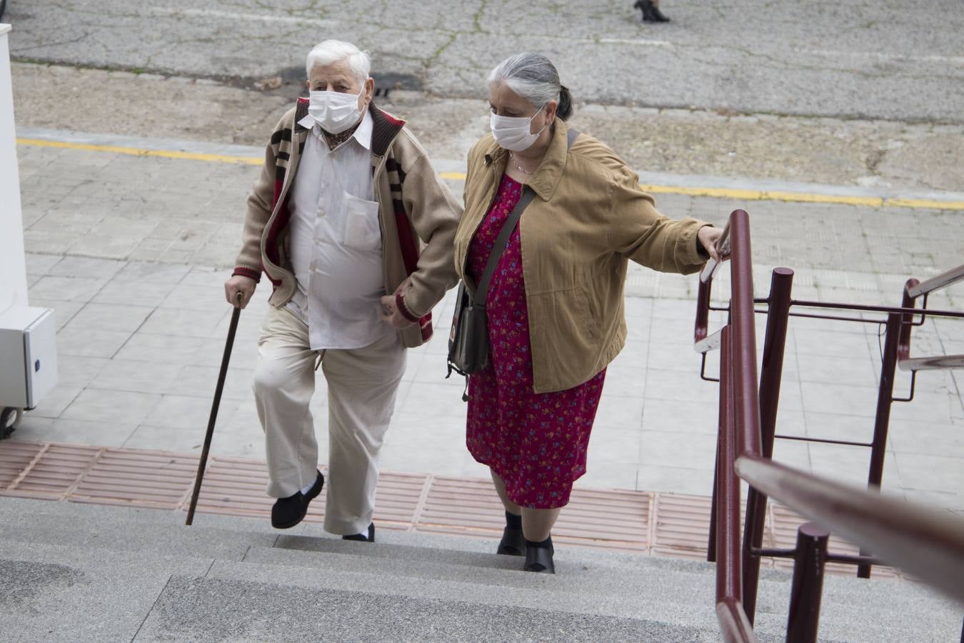 Los mayores de la residencia Heliópolis durante su salida