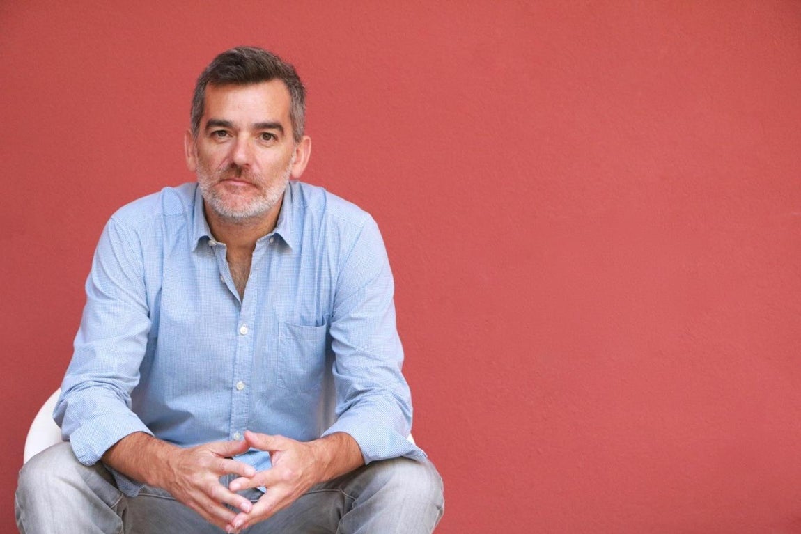 Nacho Coller, para pensar menos y vivir más. Lleva más de 25 años trabajando en consulta clínica, colabora en diversos medios de comunicación desde los que divulga psicología y es profesor en varios másteres, así como conferenciante. Su doble perspectiva de terapeuta y expaciente aporta frescura y autenticidad a su voz. Es autor de «Una tortuga, una liebre y un mosquito. Psicología para ir tirando» y acaba de publicar «Vivir nunca falla».