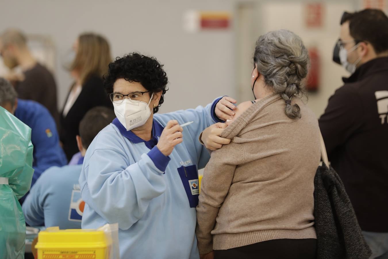 Personal de farmacia de Sevilla se vacuna contra el Covid