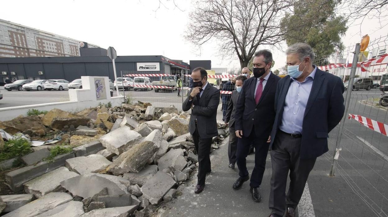 En imágenes, obras de mejora en la calle Aviación del Polígono Calonge