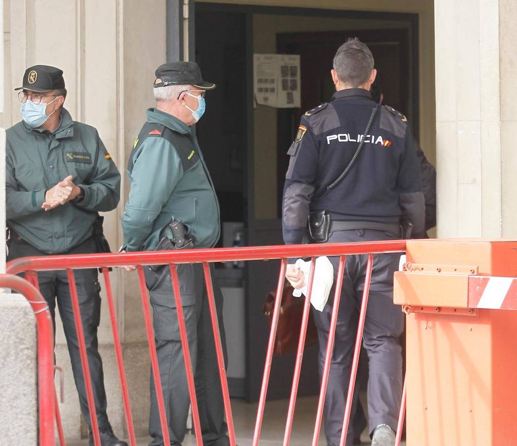 Fotogalería: La policía «blinda» los juzgados de Sevilla por el caso de la reyerta en San Jerónimo