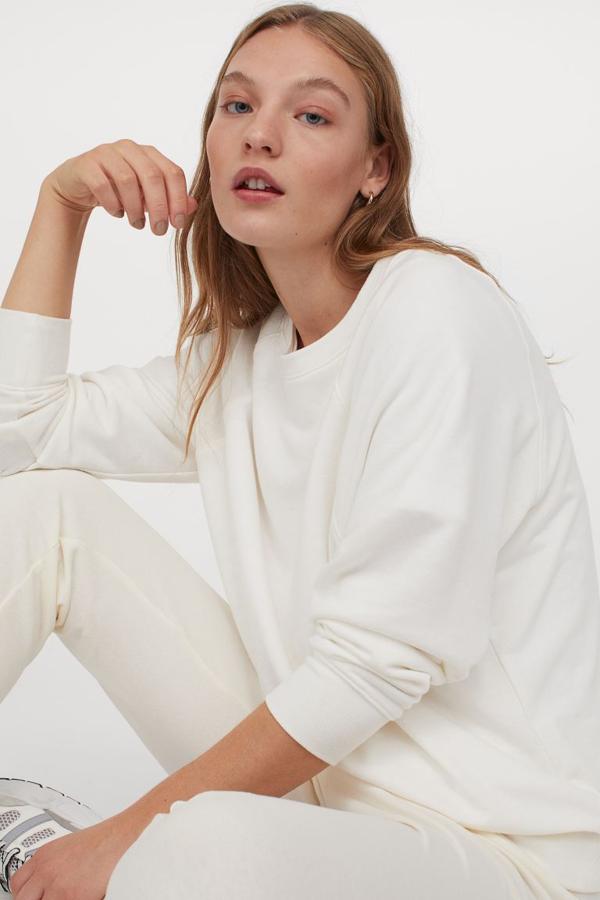 Conjunto de sudadera (precio: 8,99€ / antes: 14,99€) y pantalón jogger (precio: 9,99€), ambos de H&amp;M.