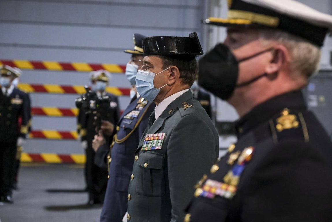 En imágenes: La toma de posesión del nuevo Almirante de la Flota a bordo del Juan Carlos I