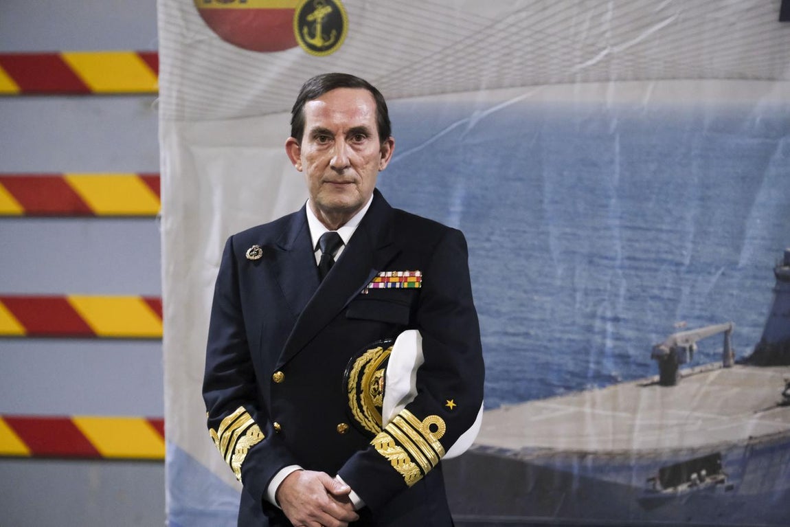 En imágenes: La toma de posesión del nuevo Almirante de la Flota a bordo del Juan Carlos I