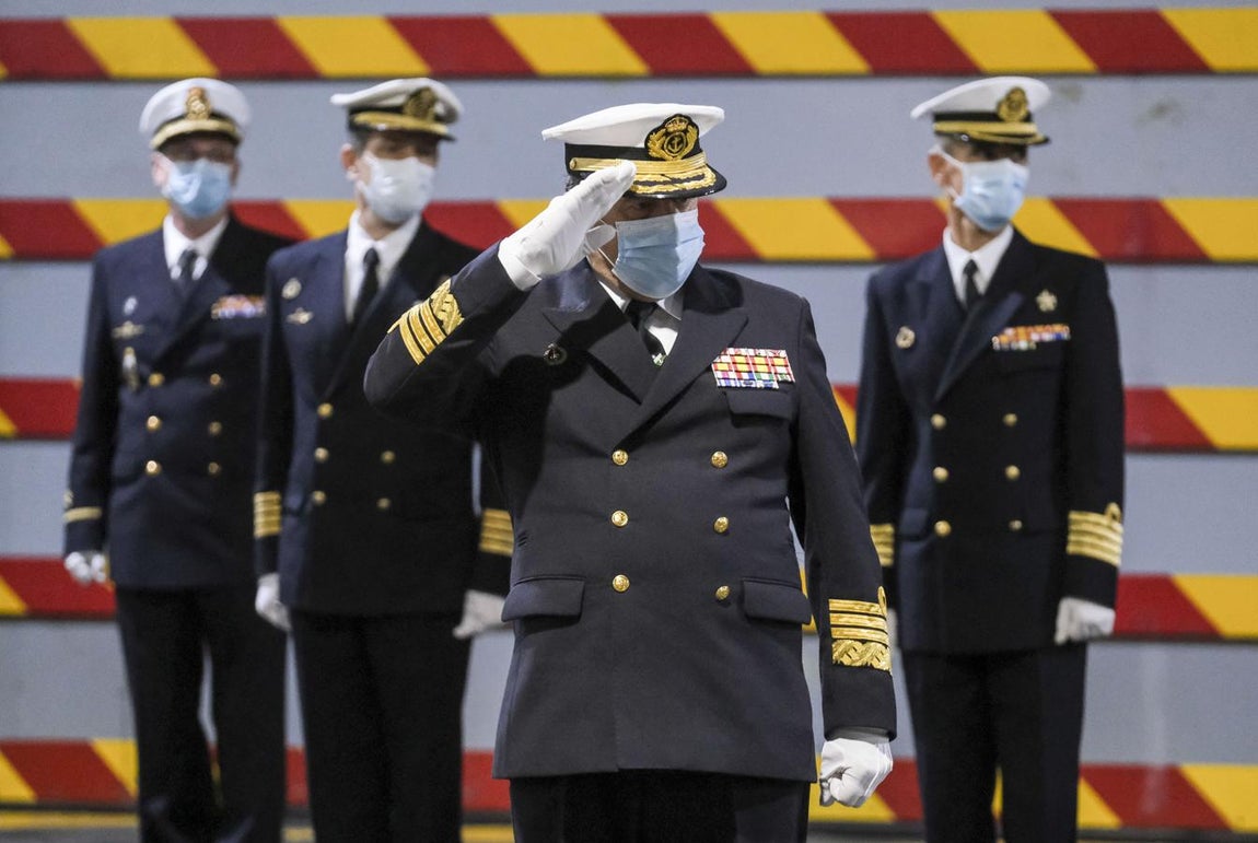 En imágenes: La toma de posesión del nuevo Almirante de la Flota a bordo del Juan Carlos I