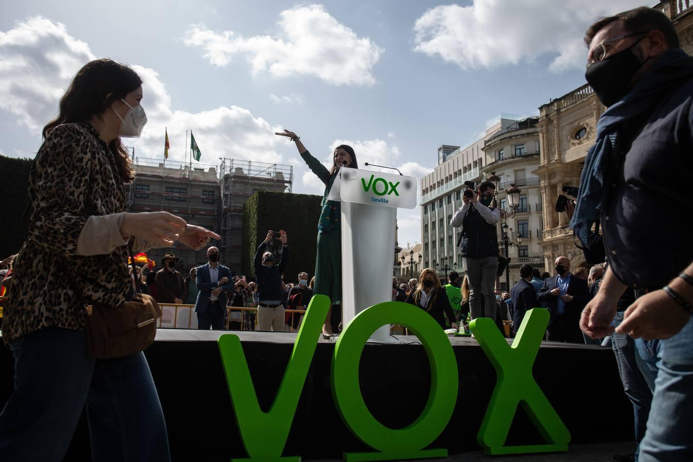 En imágenes, acto de Vox en la Plaza de San Francisco de Sevilla