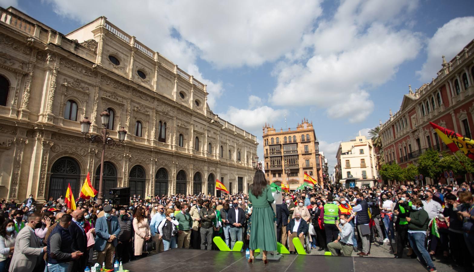 En imágenes, acto de Vox en la Plaza de San Francisco de Sevilla