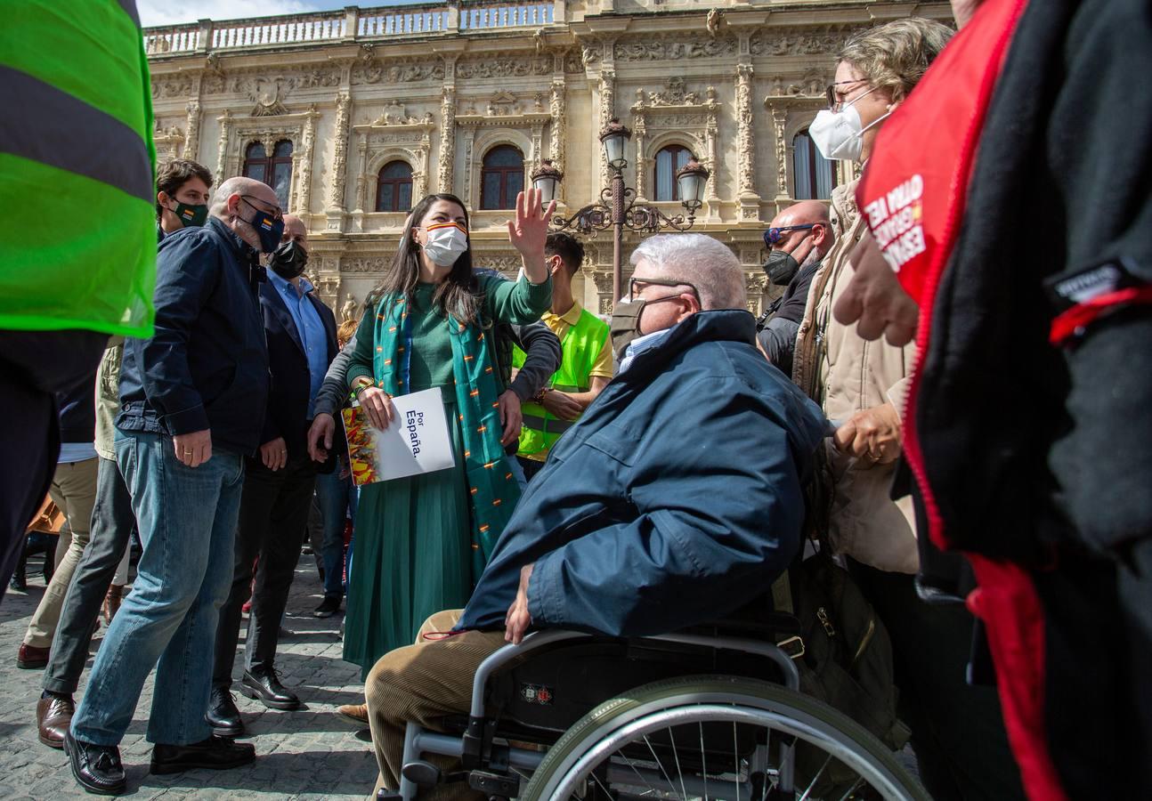 En imágenes, acto de Vox en la Plaza de San Francisco de Sevilla