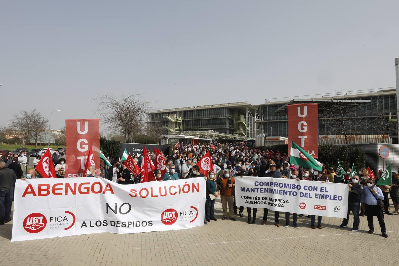 En imágenes, la concentración de los trabajadores de Abengoa en Palmas Altas