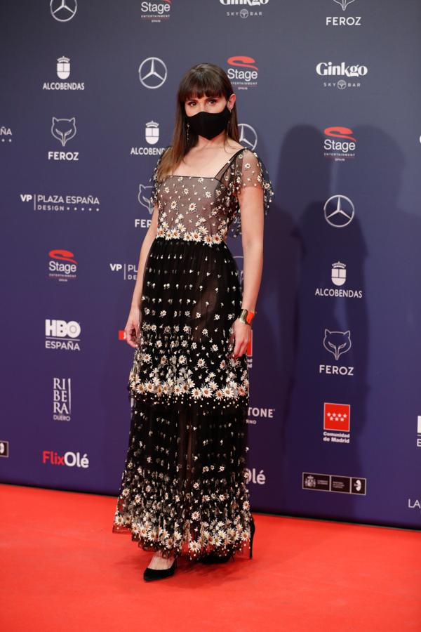 Verónica Echegui, en la alfombra roja de los Premios Feroz 2021. La actriz optó por un original diseño con transparencias y flores de Dior que combinó con joyas de Tous.