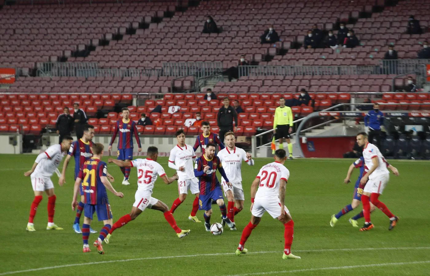 En imágenes, la vuelta de semifinales de la Copa del Rey entre el Barcelona y el Sevilla