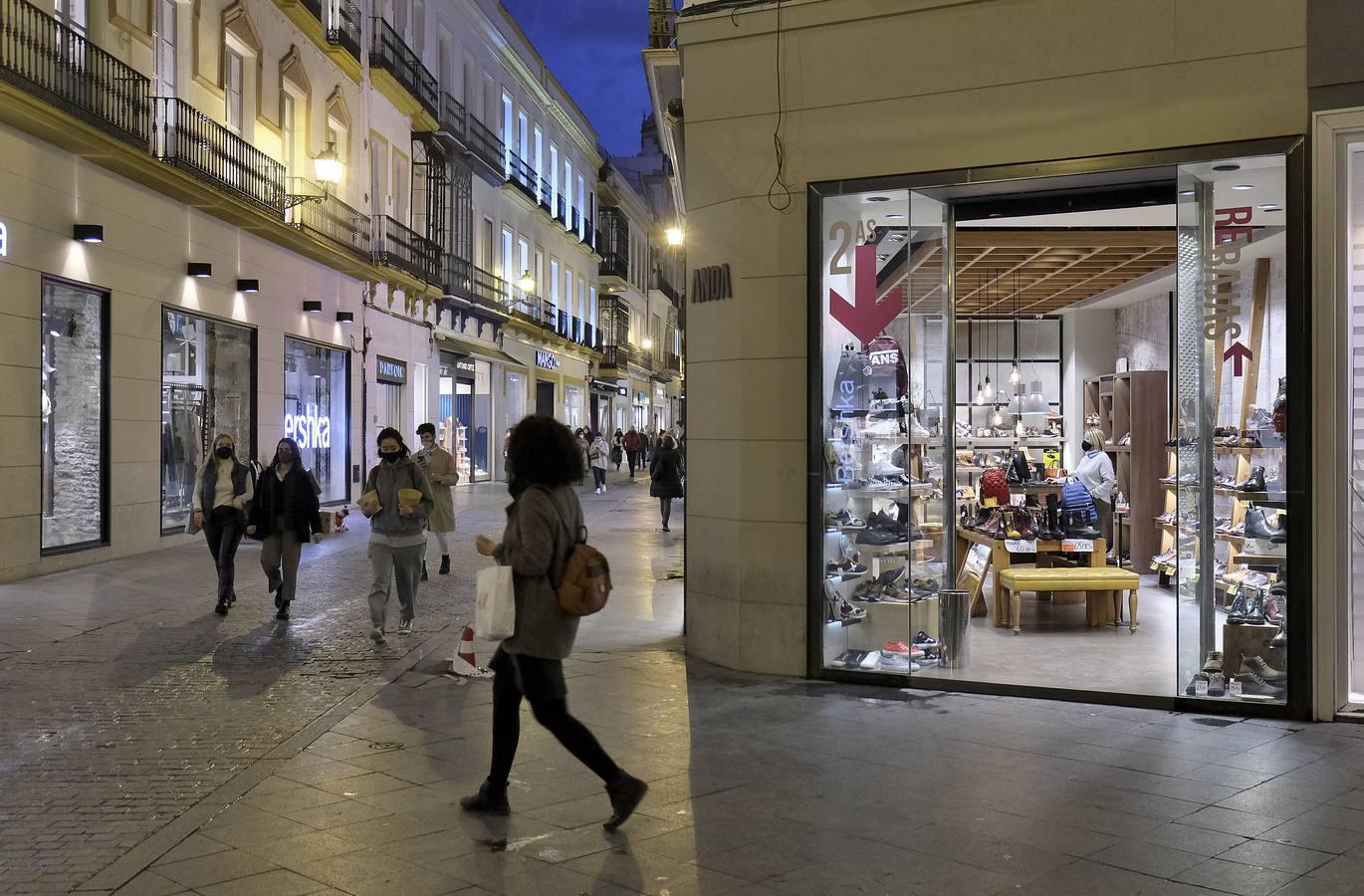 Fotogalería: bares y comercios de Sevilla disfrutan de los nuevos horarios