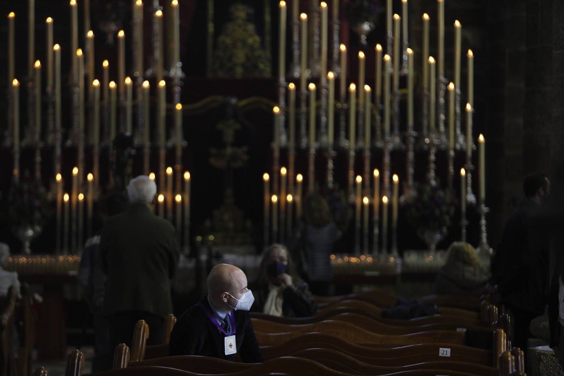 FOTOS: Veneración ante la imagen de Jesús de Medinaceli en Cádiz