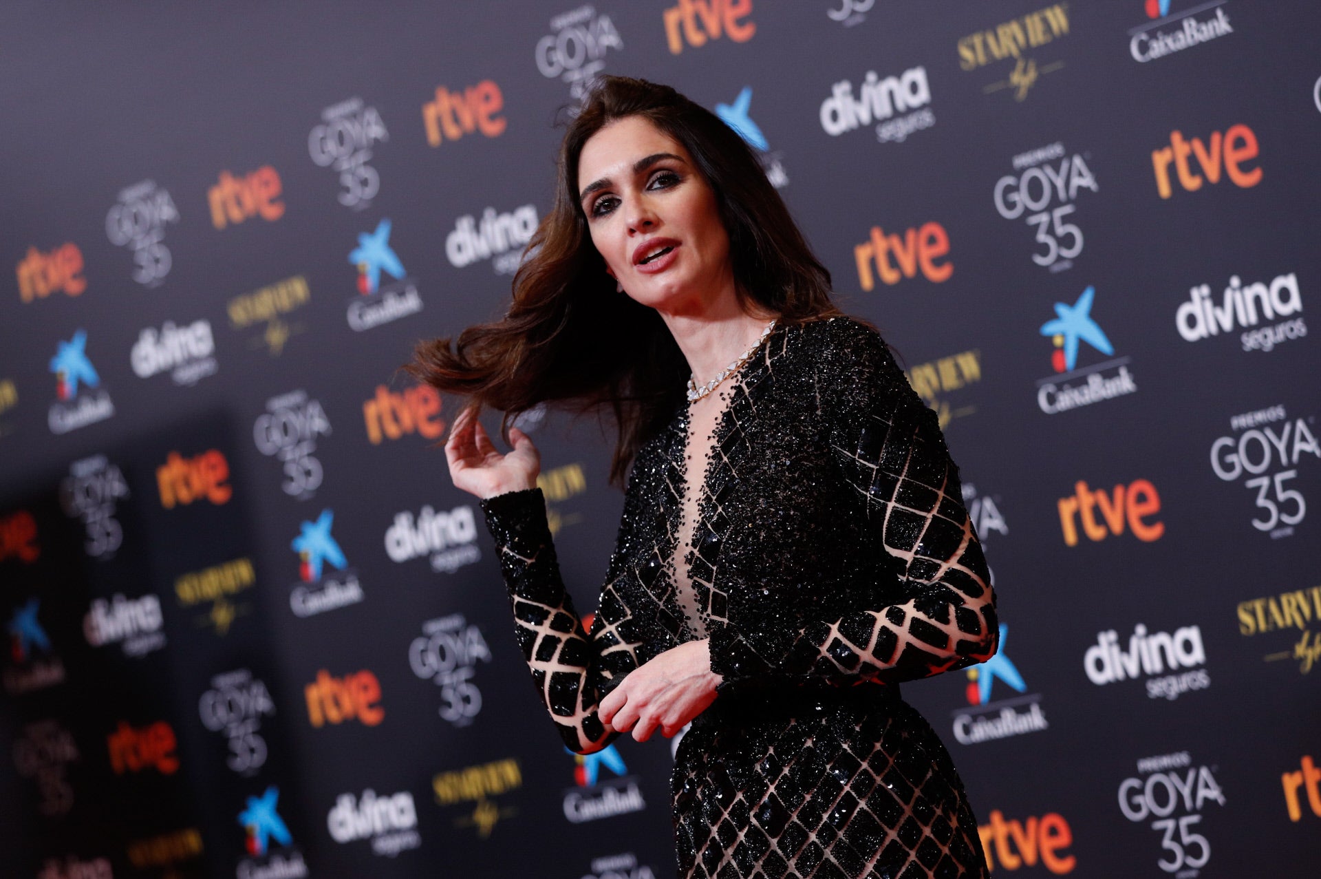 Paz Vega optó por transparencias en negro y pedrería, con un soberbio vestido del diseñador libanés George Hobeika, adorado por las celebrities. Lucía, además, una espectacular gargantilla de Bárcena.. 