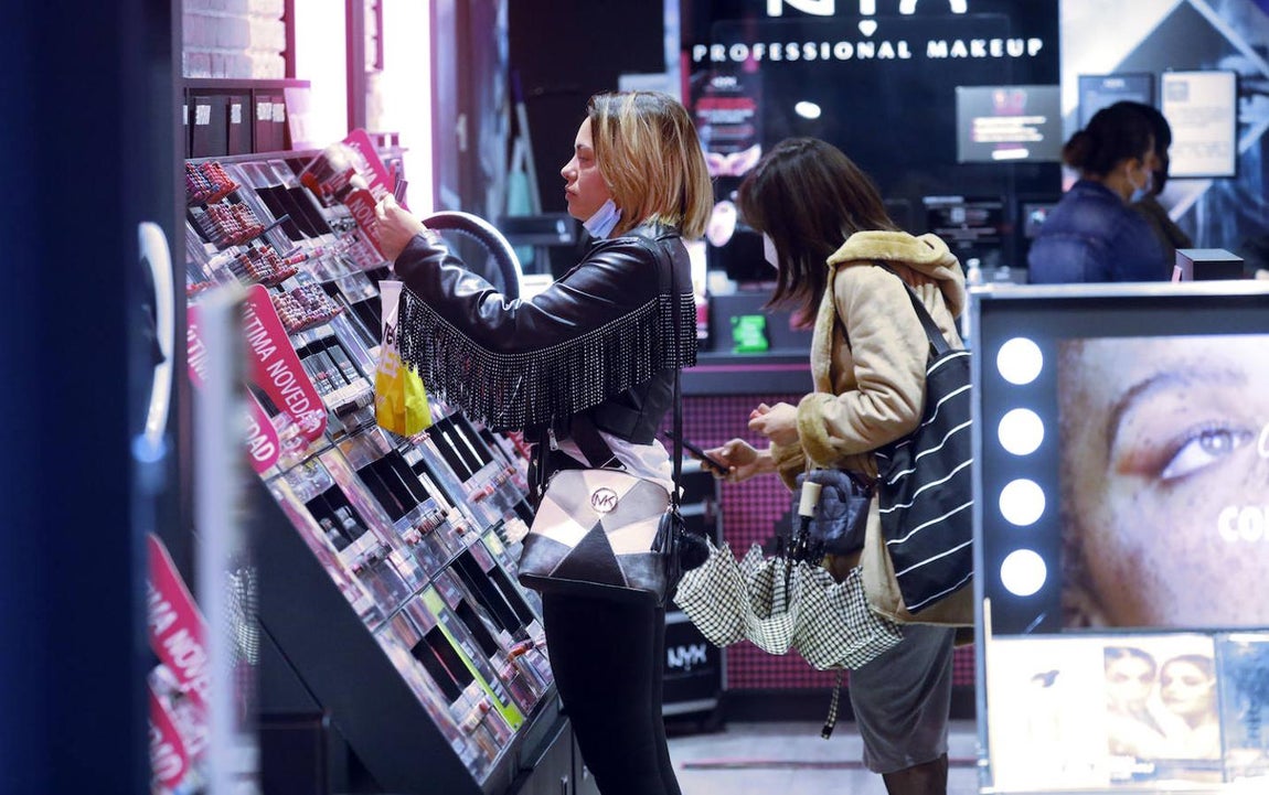 El primer sábado con comercios y bares abiertos hasta la 21:30 en Córdoba, en imágenes