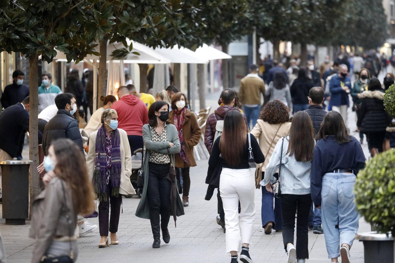 El primer sábado con comercios y bares abiertos hasta la 21:30 en Córdoba, en imágenes