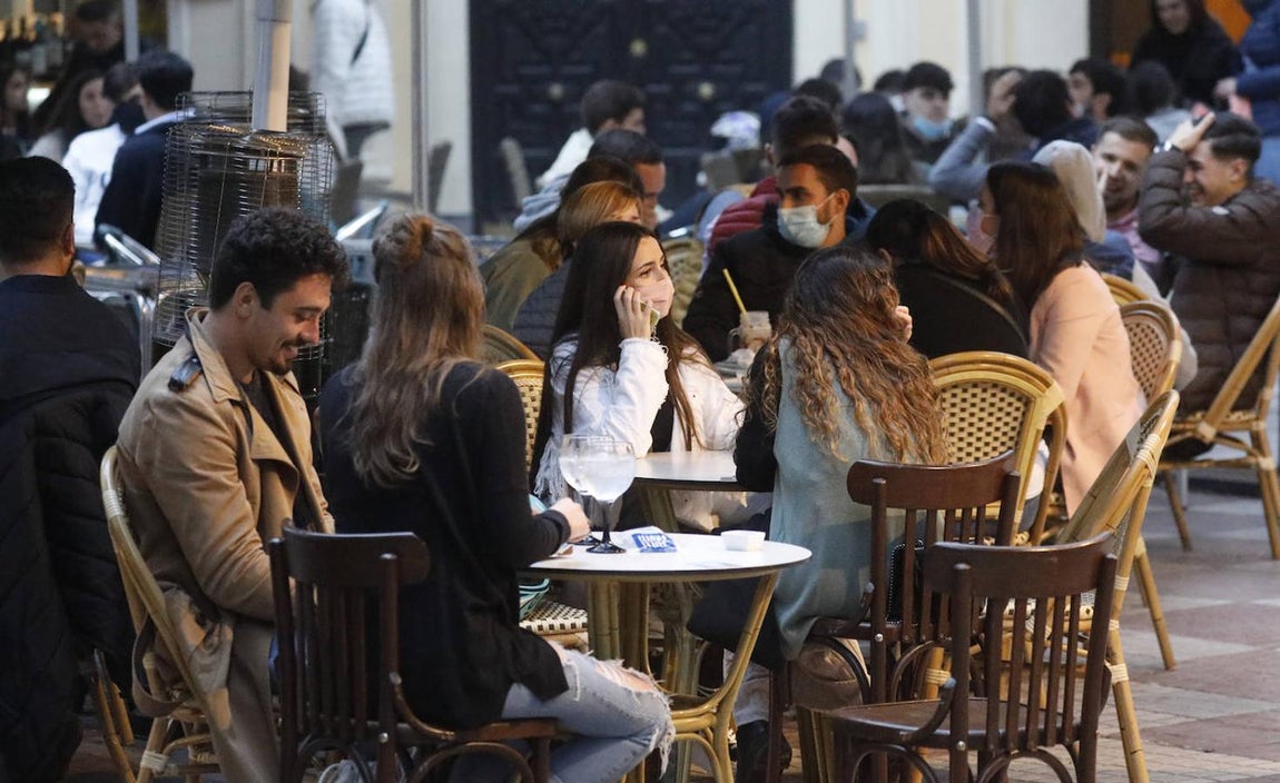 El primer sábado con comercios y bares abiertos hasta la 21:30 en Córdoba, en imágenes