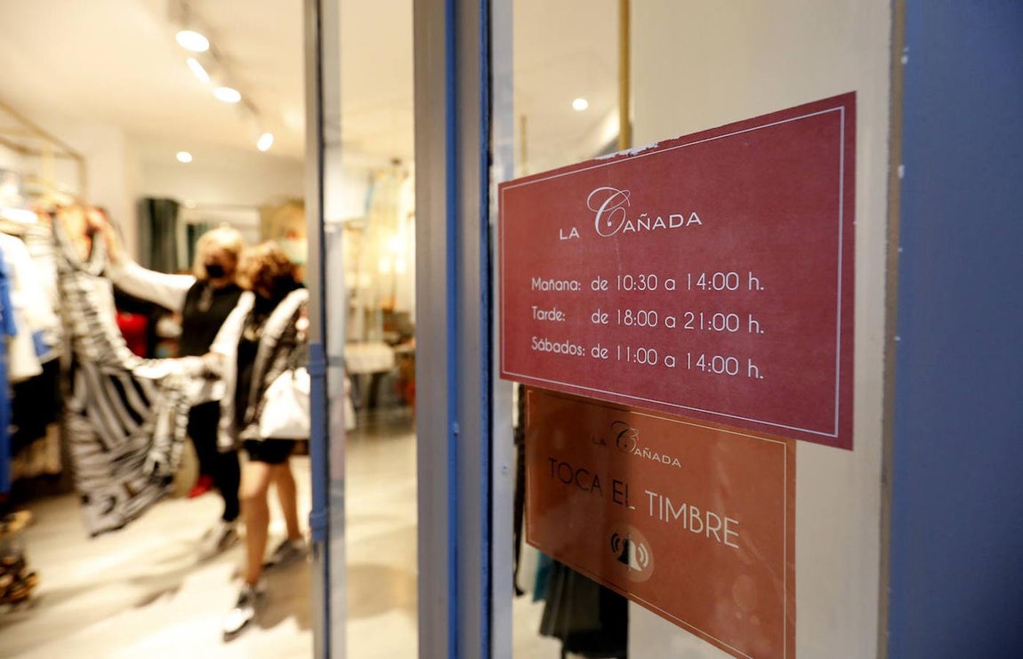 El primer sábado con comercios y bares abiertos hasta la 21:30 en Córdoba, en imágenes