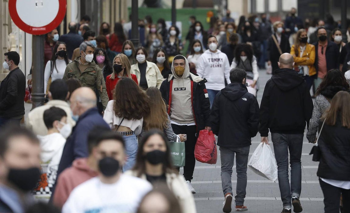 El primer sábado con comercios y bares abiertos hasta la 21:30 en Córdoba, en imágenes