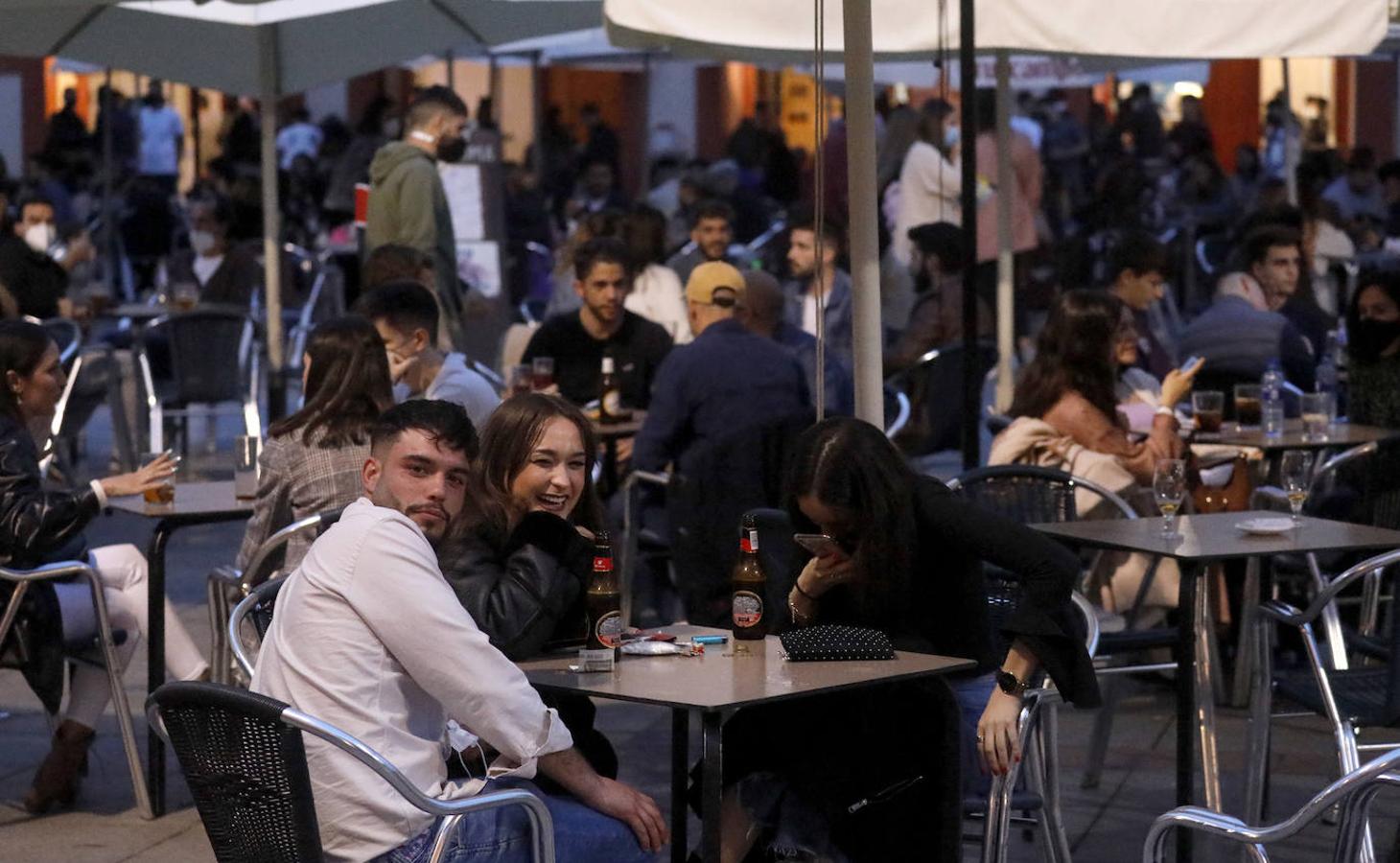 El primer sábado con comercios y bares abiertos hasta la 21:30 en Córdoba, en imágenes