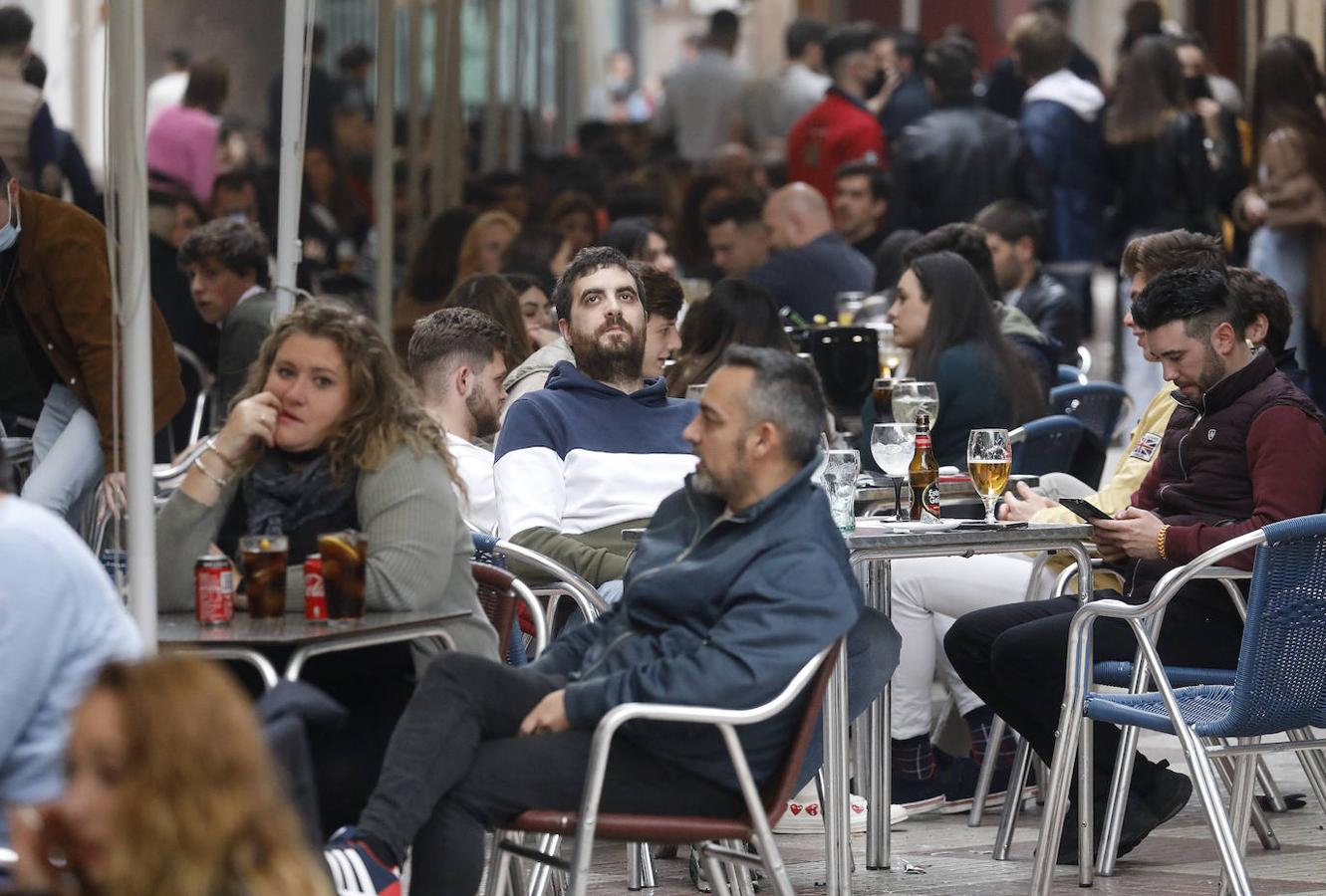 El primer sábado con comercios y bares abiertos hasta la 21:30 en Córdoba, en imágenes