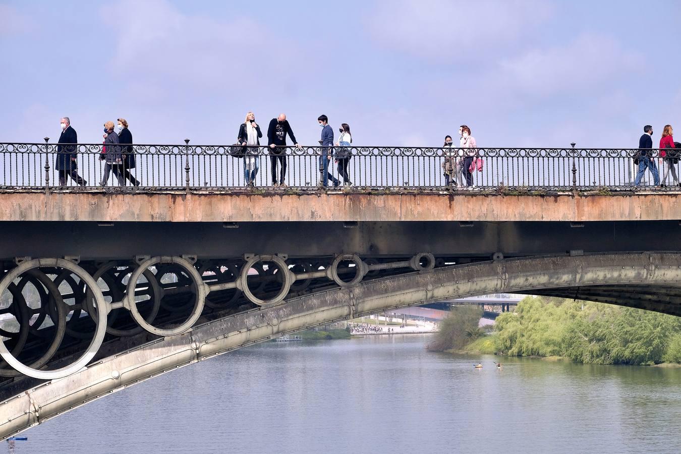 En imágenes, ambiente de domingo en las calles de Sevilla