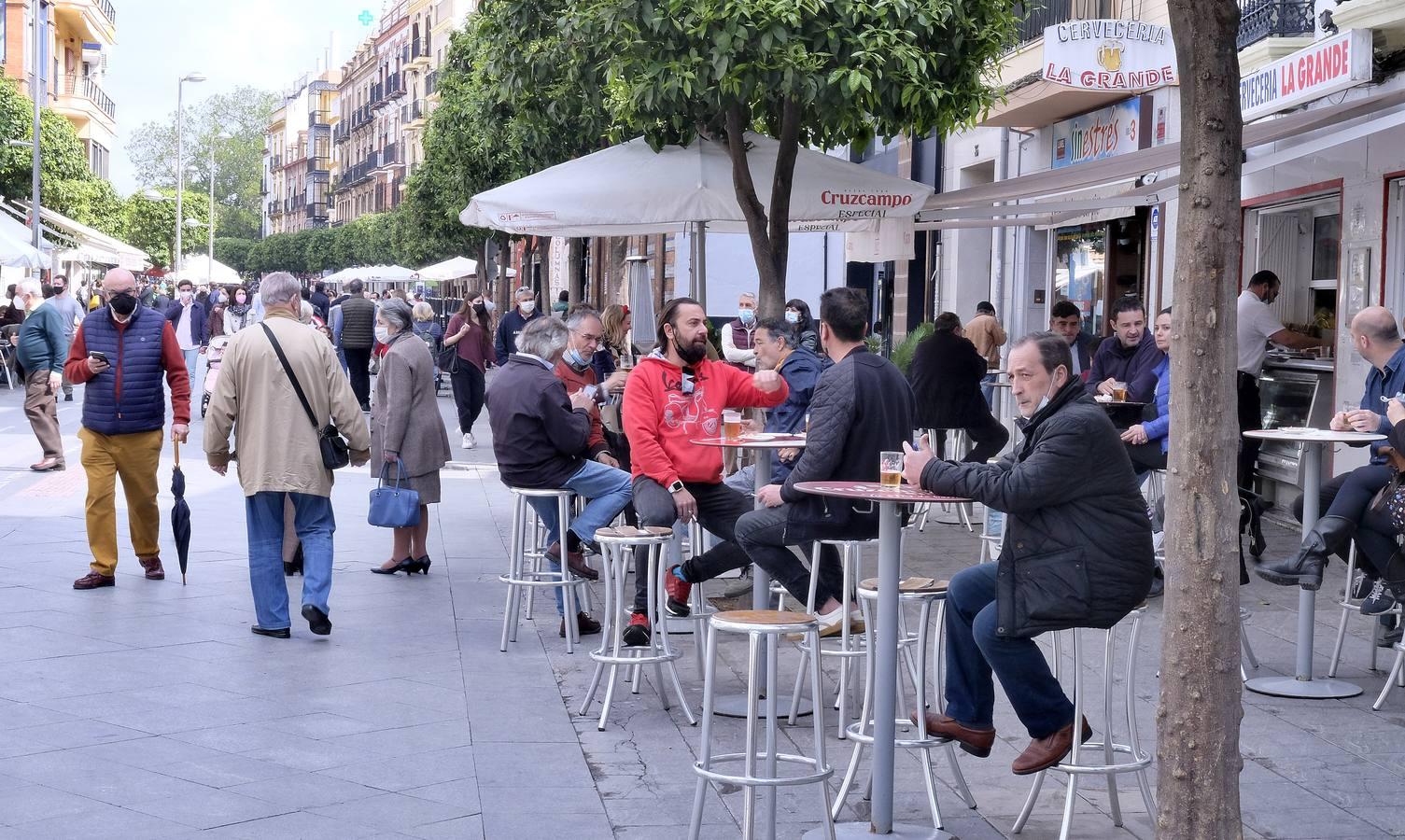 En imágenes, ambiente de domingo en las calles de Sevilla