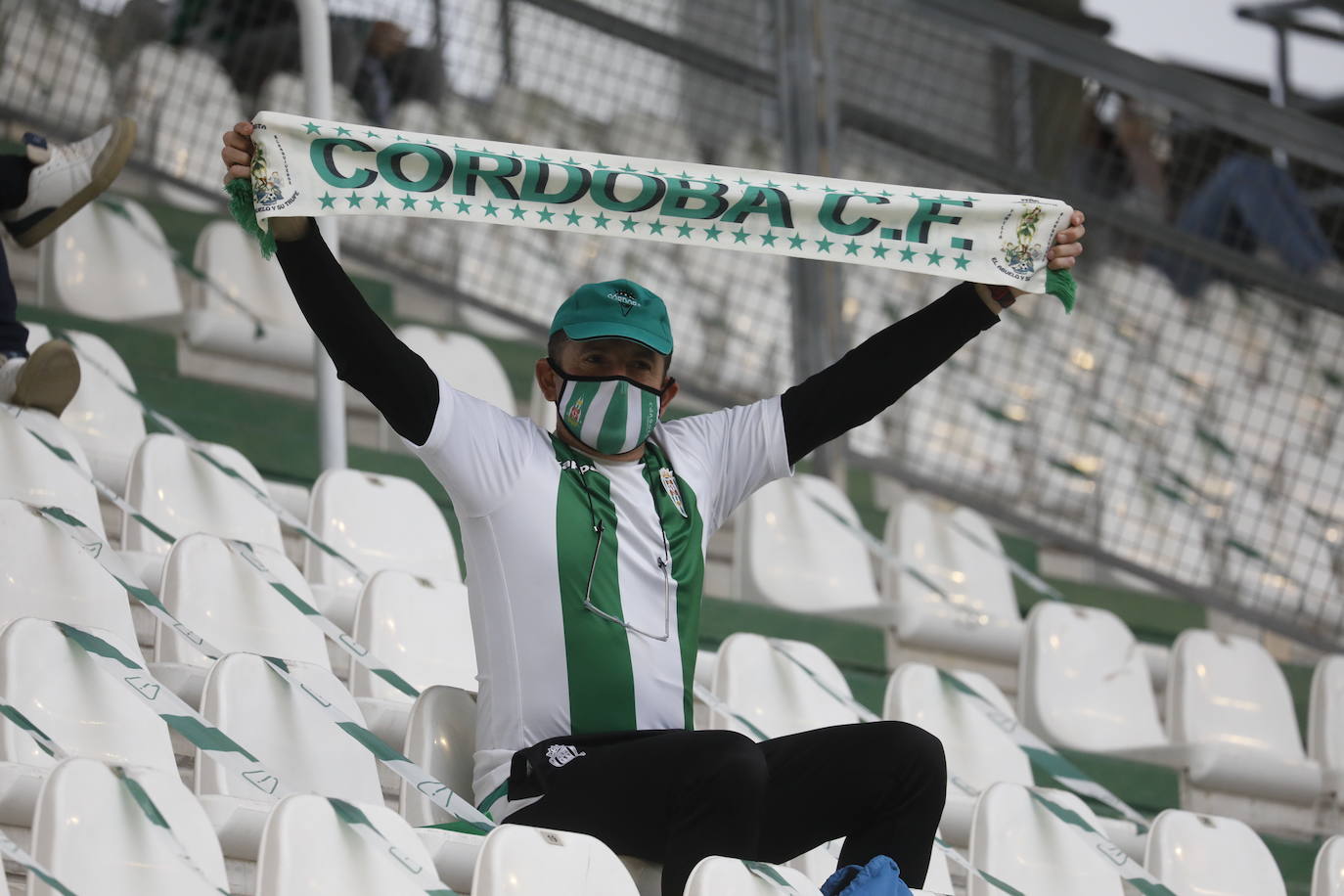 La vuelta del público en el Córdoba CF - Real Murcia, en imágenes