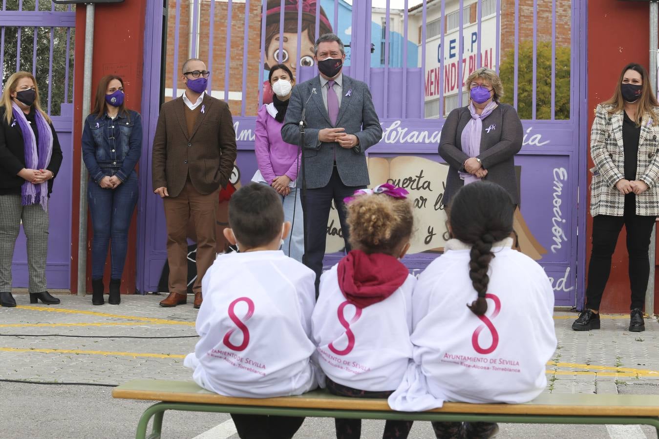 Juan Espadas, en la celebración del Día de la Mujer en el CEIP Menéndez Pidal