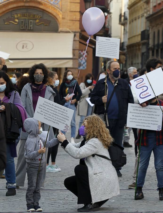 Concentración del Movimiento Feminista de Sevilla en la Plaza de San Francisco