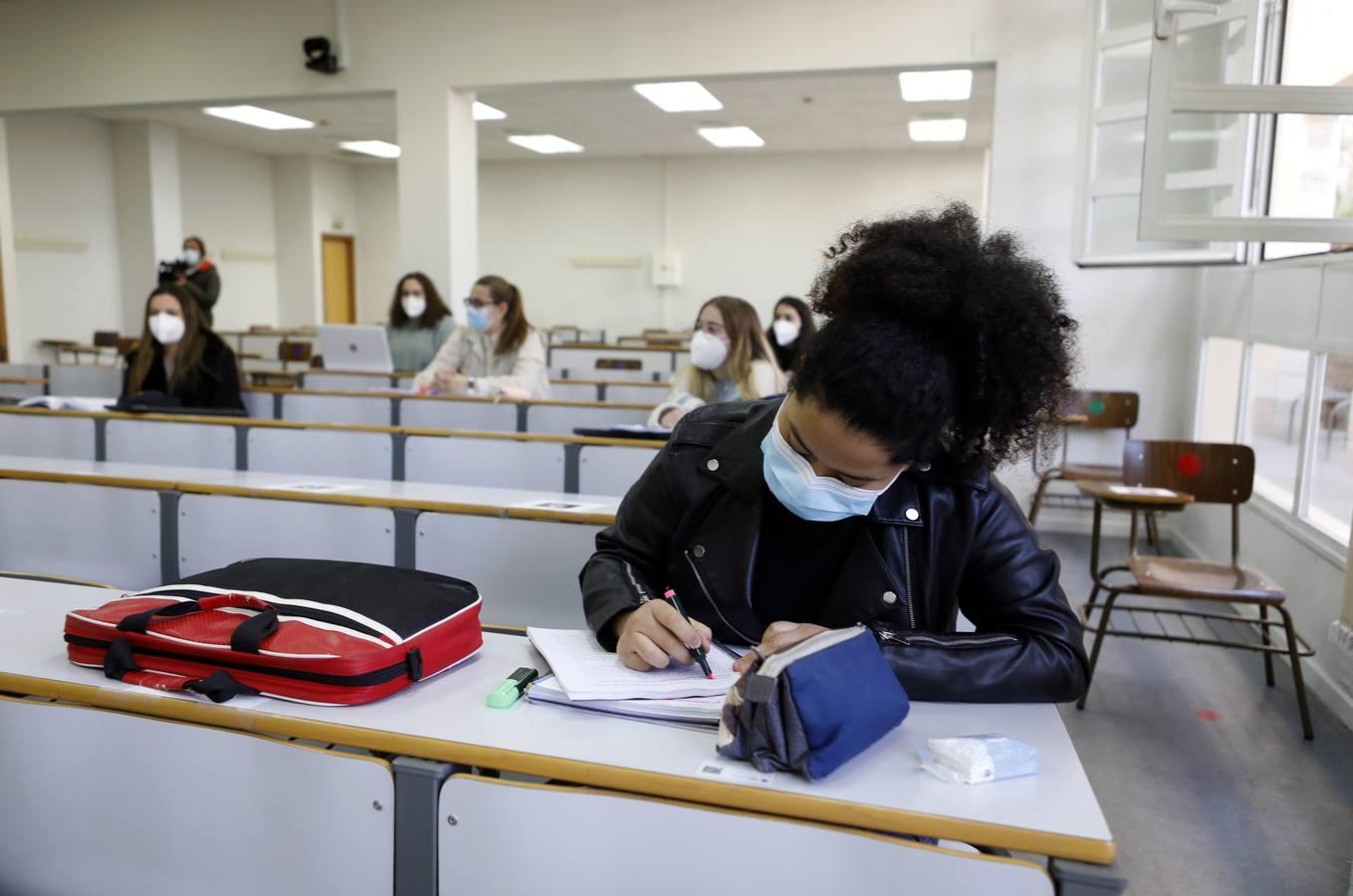 La universidad vuelve a las clases en Córdoba, en imágenes