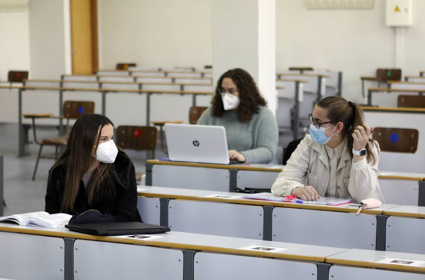 La universidad vuelve a las clases en Córdoba, en imágenes