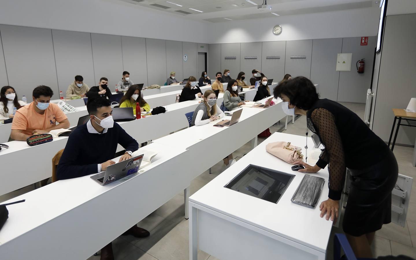 La universidad vuelve a las clases en Córdoba, en imágenes