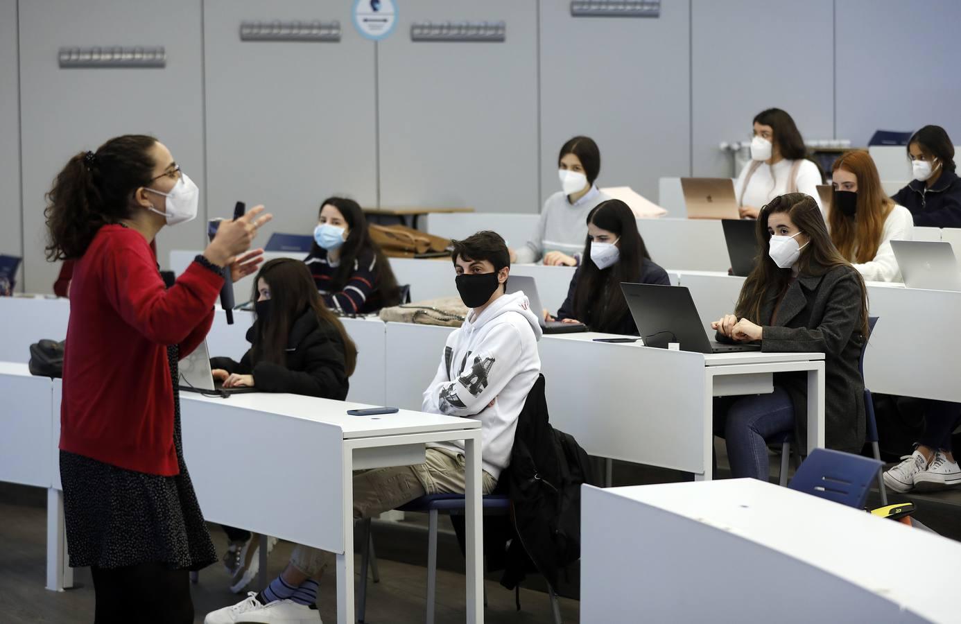 La universidad vuelve a las clases en Córdoba, en imágenes