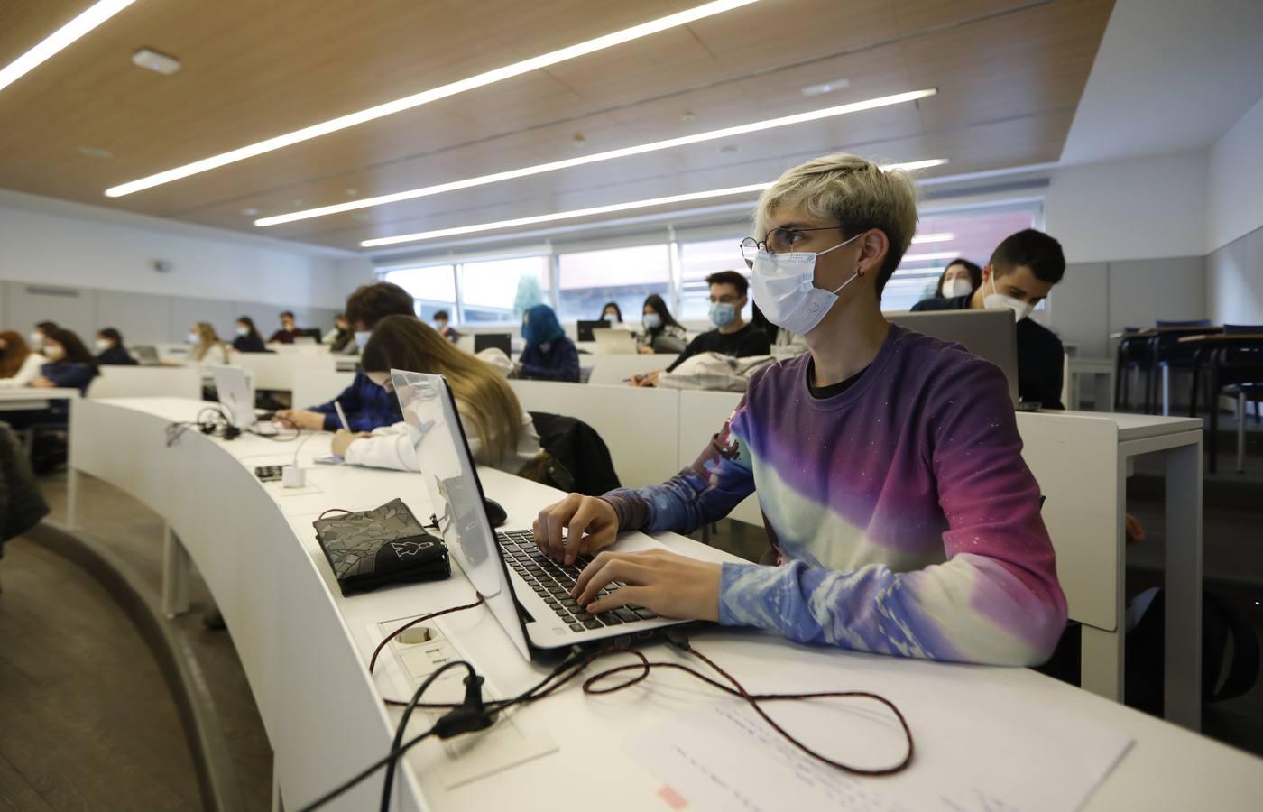 La universidad vuelve a las clases en Córdoba, en imágenes