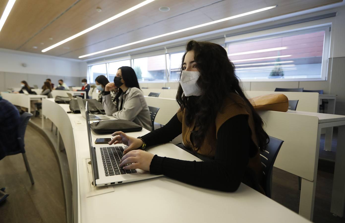 La universidad vuelve a las clases en Córdoba, en imágenes