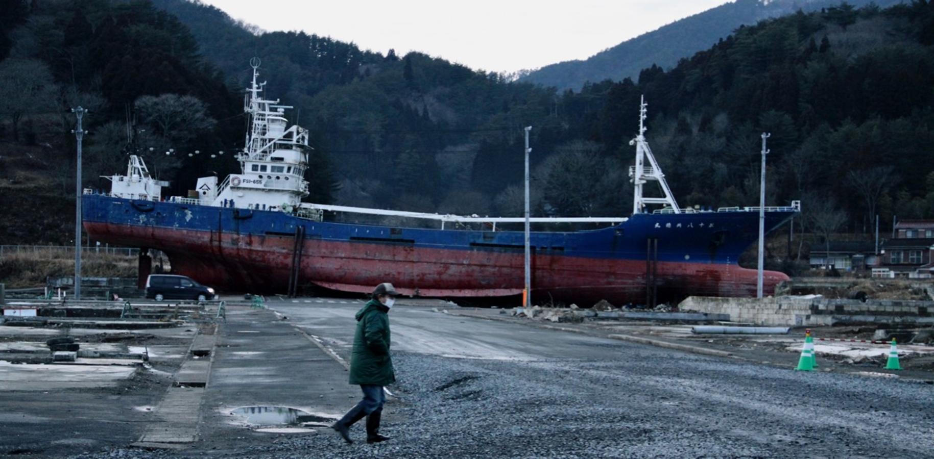 Una década después del tsunami, sus cicatrices están aún a flor de piel y el fantasma nuclear de Fukushima sigue amenazando a Japón. 