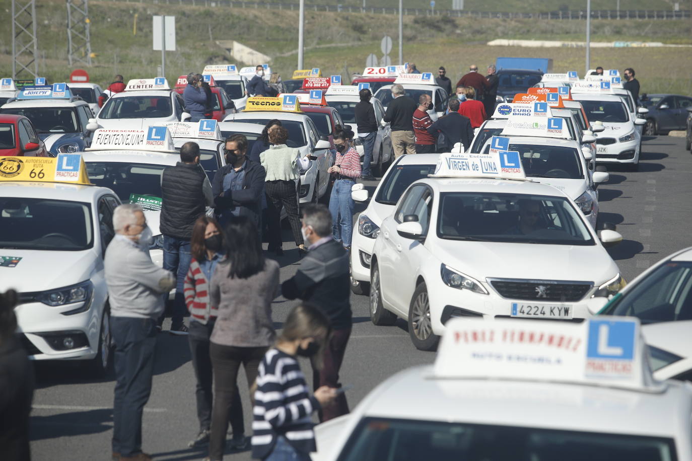 La protesta de las autoescuelas en Córdoba, en imágenes