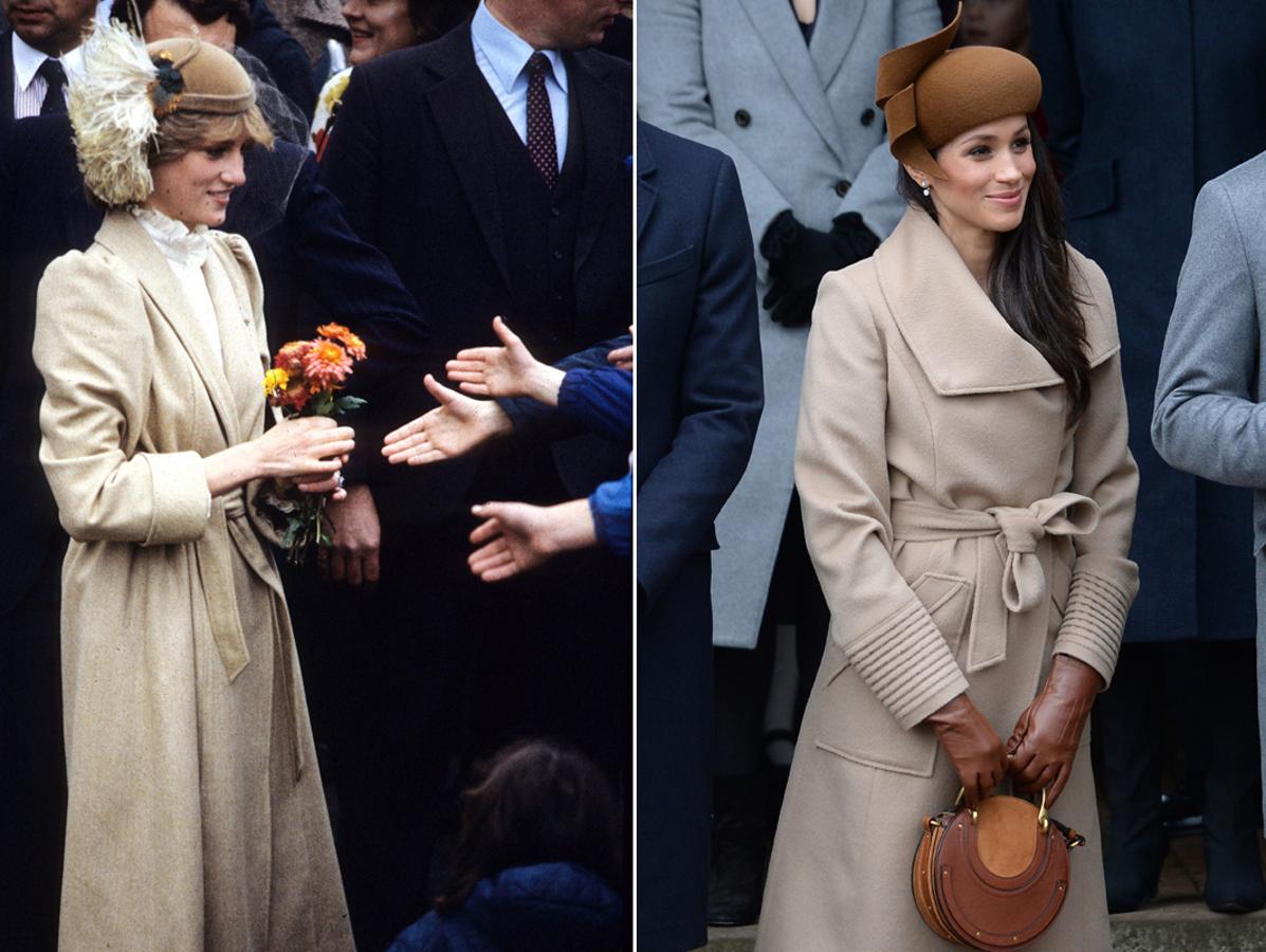 Abrigo camel y tocado marrón. Diana escogió un estilismo en tonos tierra para una de sus visitas a Gales en 1981. En el caso de Meghan, escogió un estilismo muy parecido con abrigo de Miu Miu y tocado en los actos navideños de 2017, la que era su primera Navidad con la Familia Real.